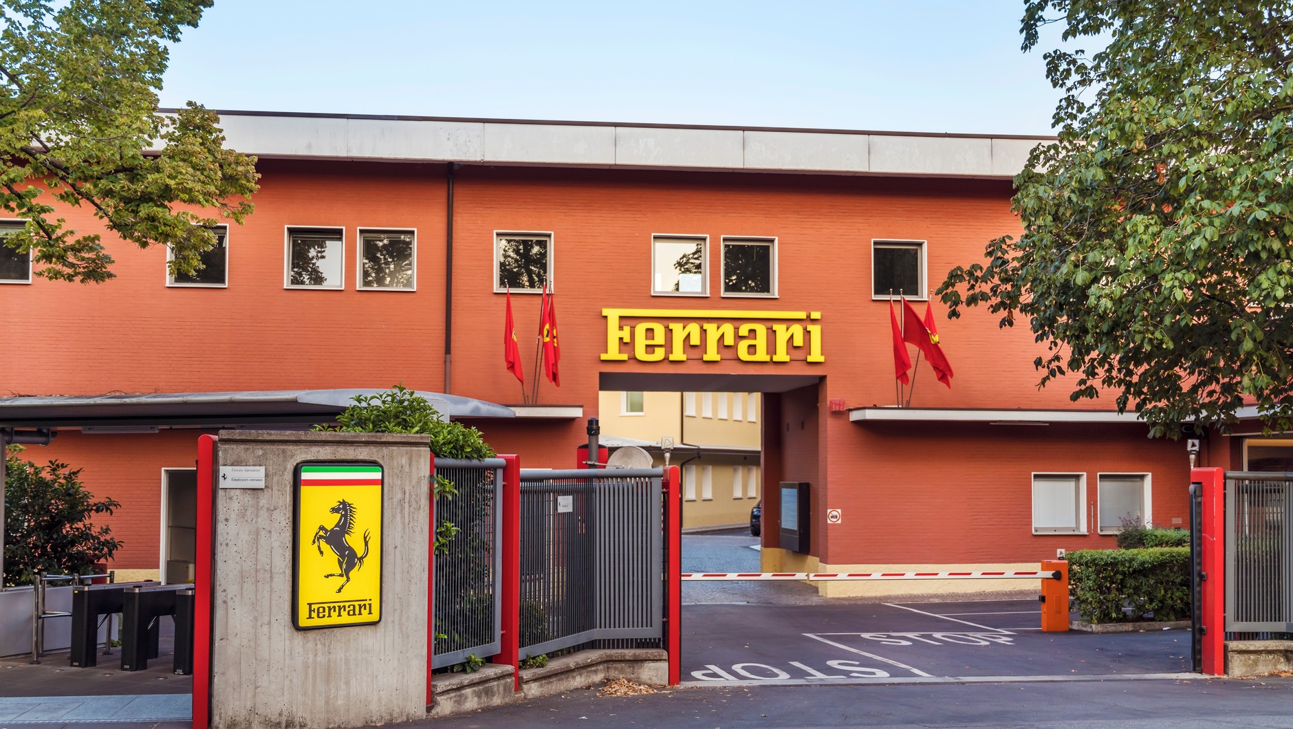 Pracownicy Ferrari mogą liczyć na wysokie premie w związku z bardzo dobrymi wynikami finansowymi w 2025 r.