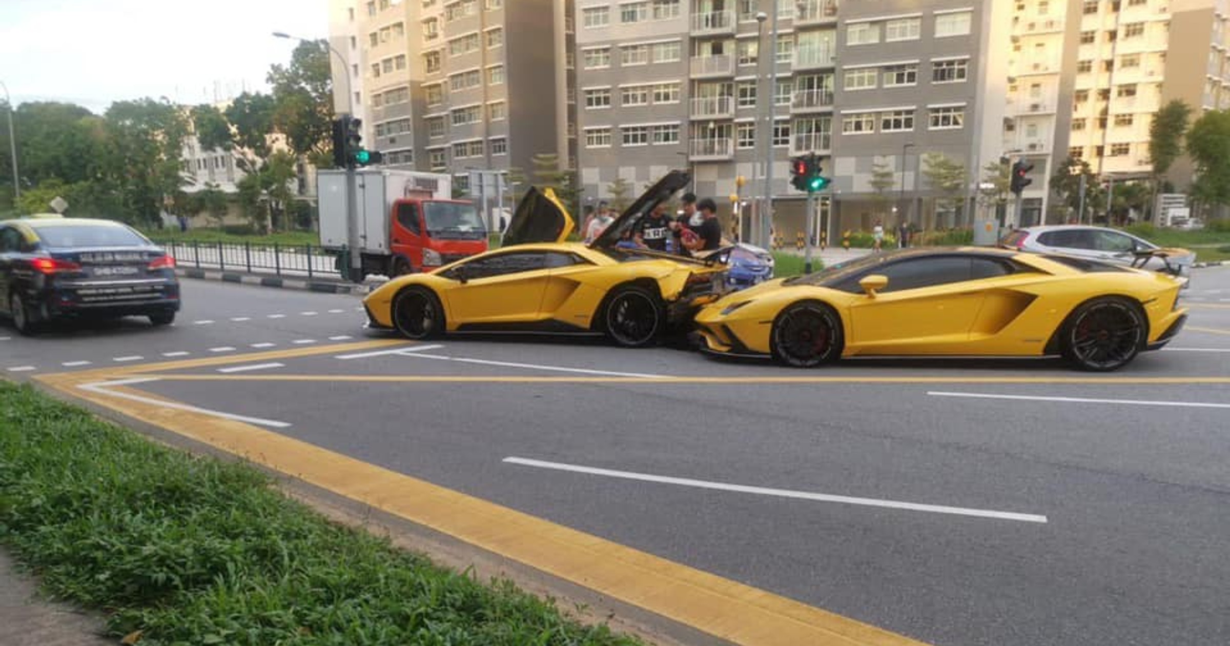 Lamborghini Aventador S – zderzenie bliźniaczych modeli