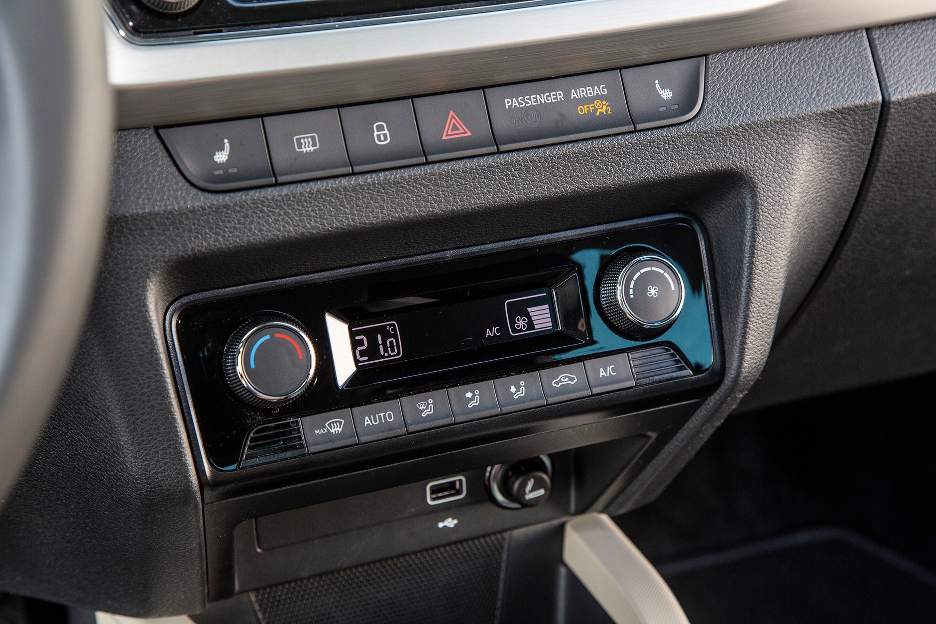 Skoda Fabia 1.0 MPI - jak jeździ z podstawowym benzyniakiem?