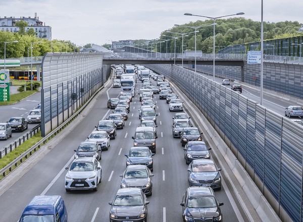 Wiemy, ile pojazdów jest w Polsce i jak dużo z nich nie ma OC i badań technicznych