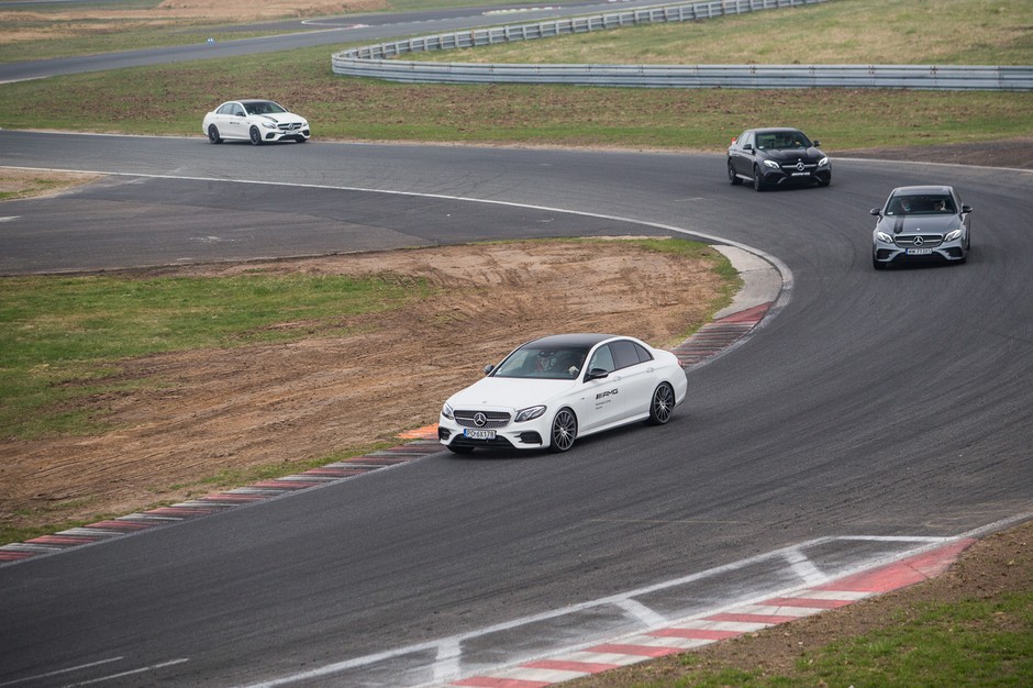 Pokaz mocy i prezentacja nowości – rozpoczęcie nowego sezonu AMG Driving Academy