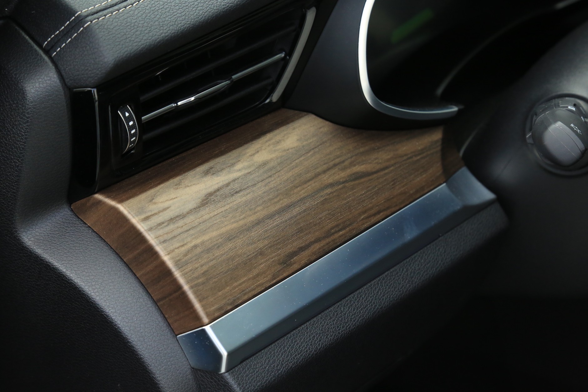 Skywell ET5 2022 1 generacja