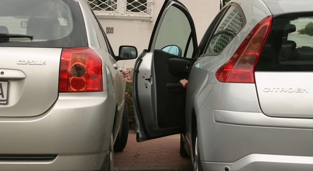 Kto zapłaci za szkodę na parkingu