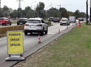 Sprawdzają, jak trują samochody w Warszawie. Zdalnie