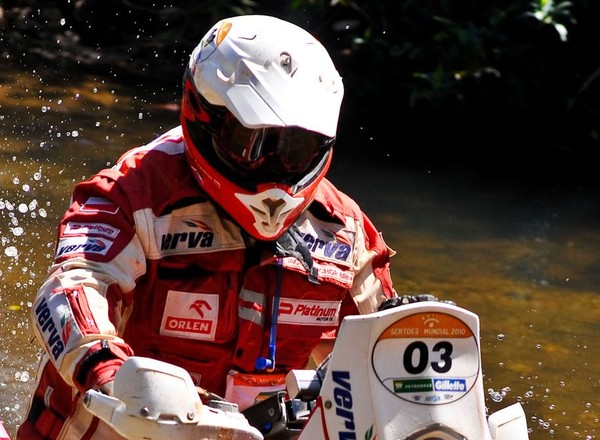 Rally Dos Sertoes 2010: Sonik wciąż liderem, Przygoński miał spotkanie ze strusiem (7. etap)