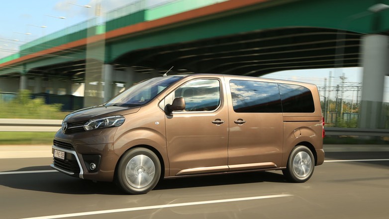 Toyota ProAce Verso Medium - pogromca Volkswagena T6?