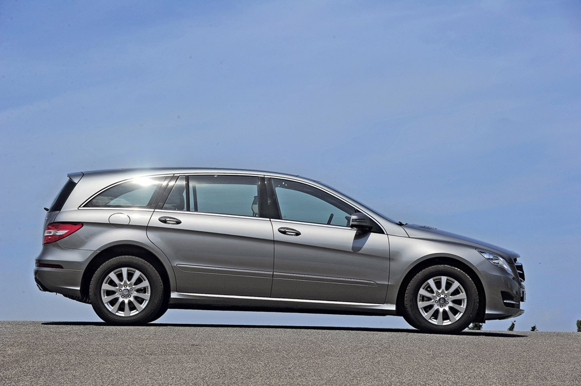 Które auto ma największy rozstaw osi?