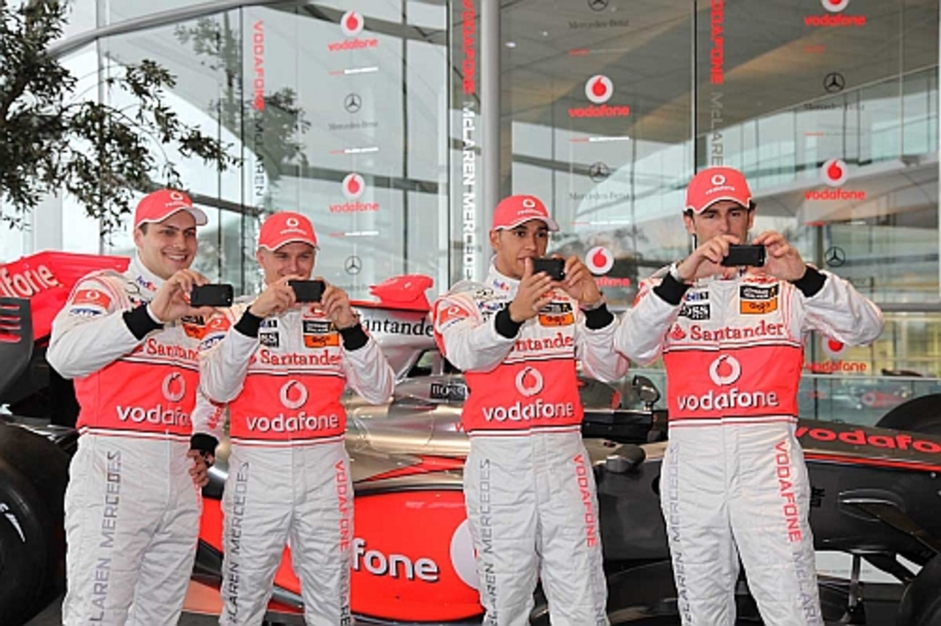 McLaren Mercedes MP4-24 - Nowy bolid dla Lewisa Hamiltona