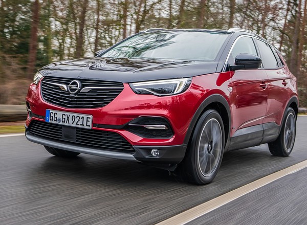 Opel Grandland X Hybrid4 - sprytna hybryda