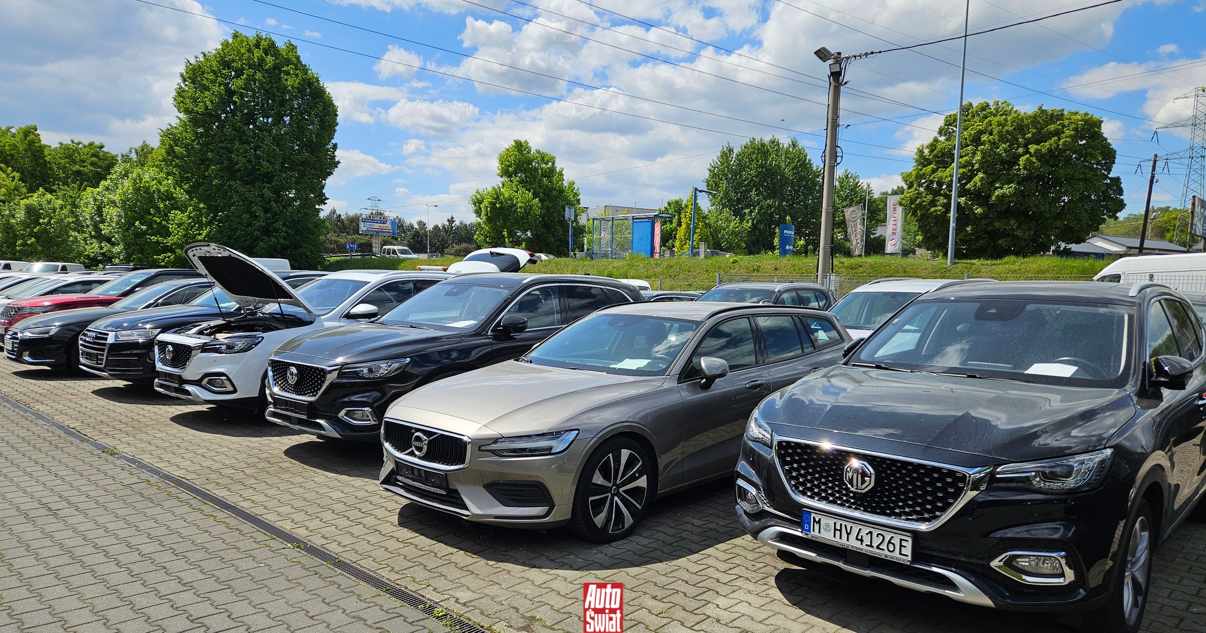 Podejrzane oferty sprzedaży samochodów. Te rzeczy powinno mieć każde ogłoszenie, inaczej czerwona lampka