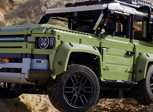 Nowy Land Rover Defender z… klocków Lego
