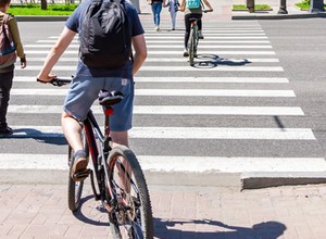 Polacy zapominają zrobić to przed pasami. A policja może dać mandat