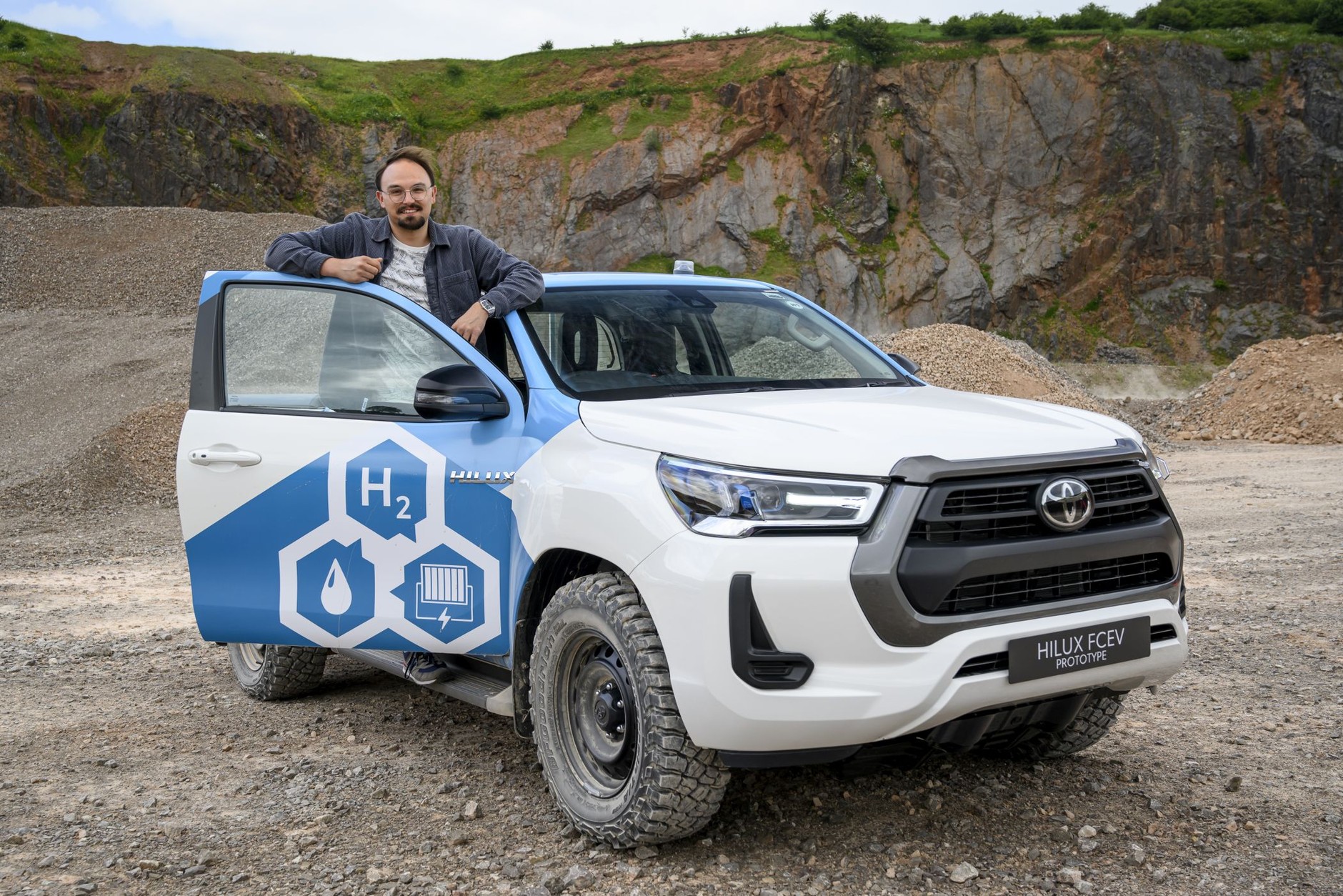 Pierwsza jazda prototypem wodorowej Toyoty Hilux H2 (FCEV)