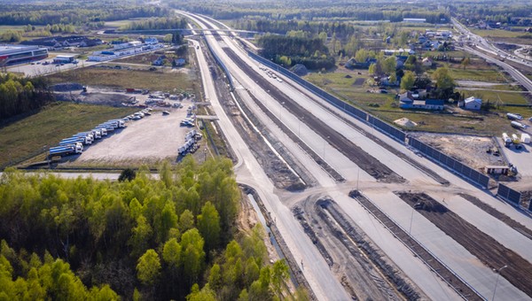 W Polsce powstanie pierwsza autostrada fotowoltaiczna. To sposób na rosnące ceny energii