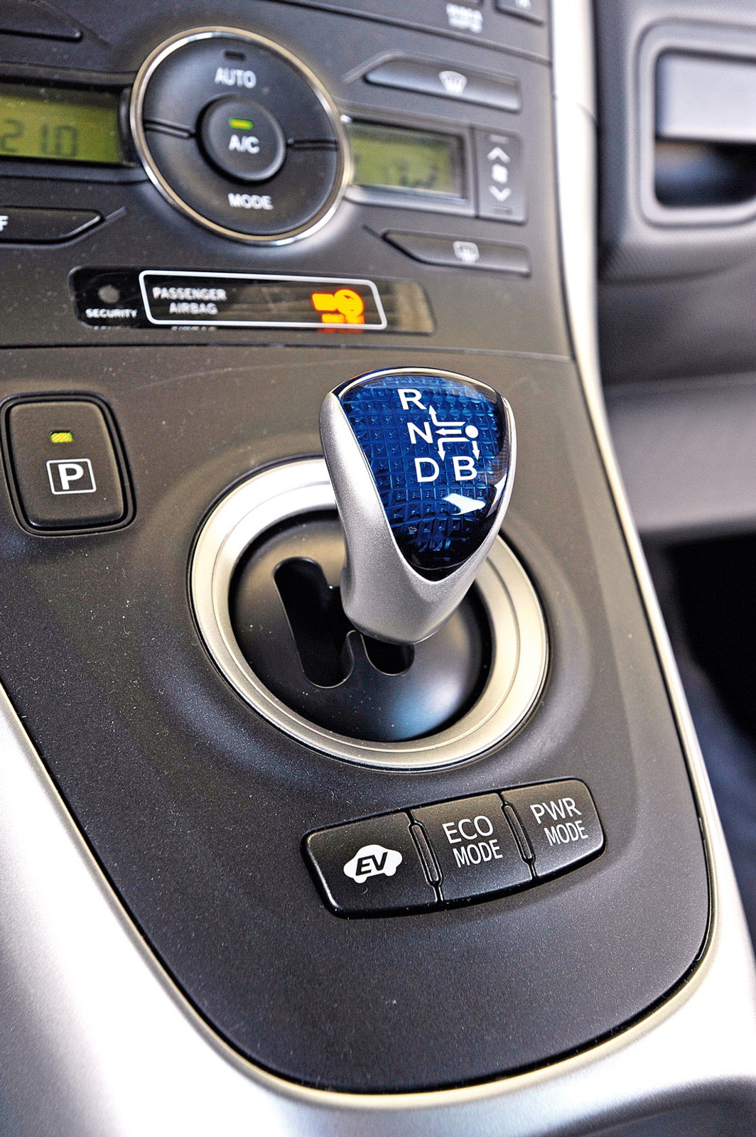 Auris 1.8 HSD kontra Auris 2.0 D-4D: diesel kontra hybryda, dwie drogi do niskiego spalania