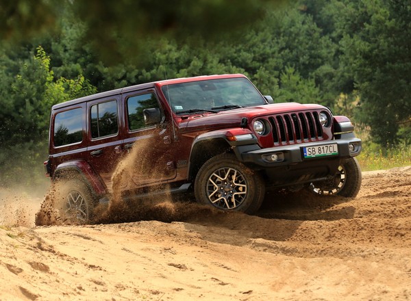 Jeep Wrangler 4xe – jazda na prąd nie jest skazą na wizerunku