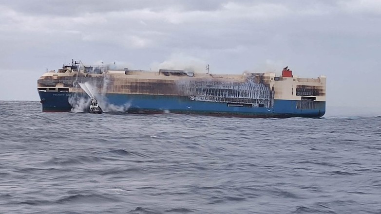 Płonący statek Felicity Ace