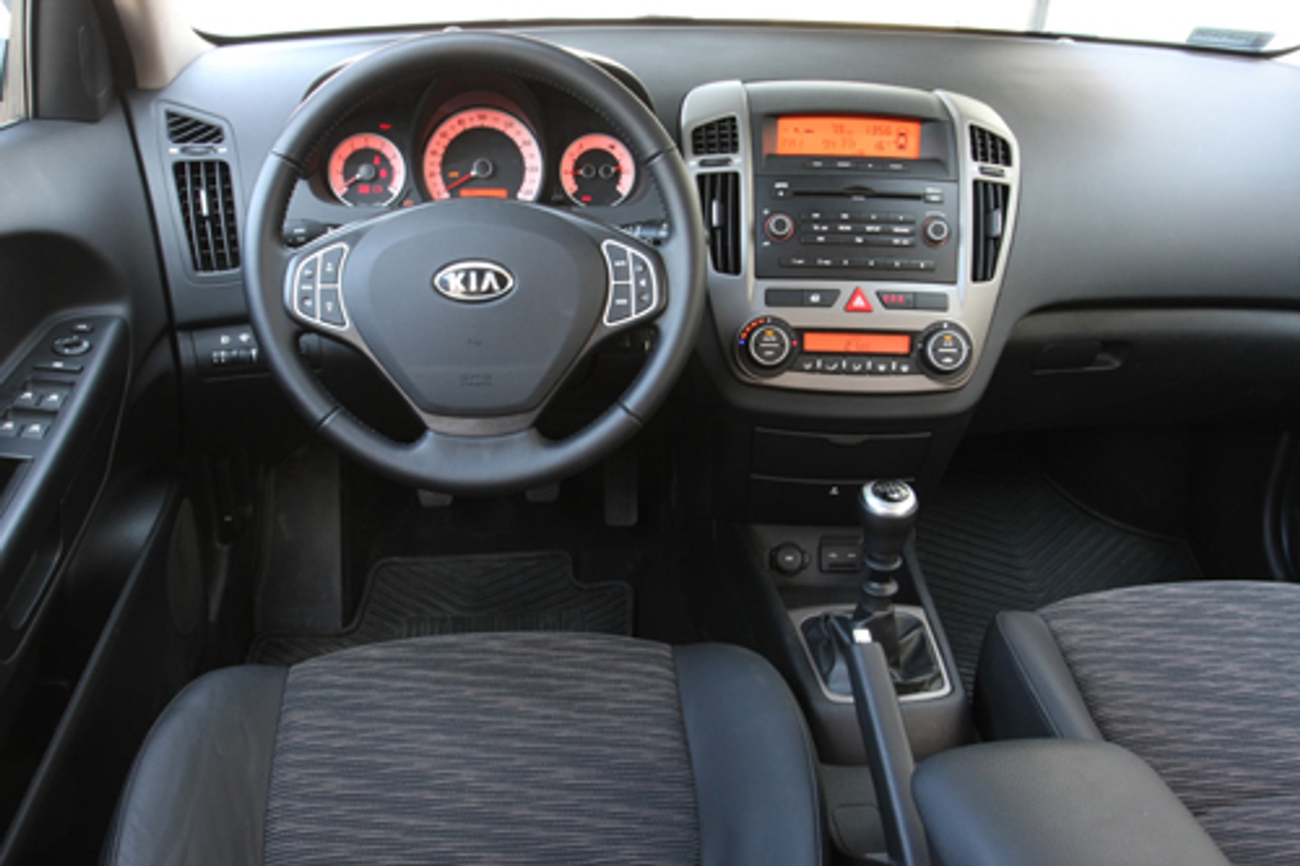 Kia ceed SW ISG: Ekologiczna na miasto