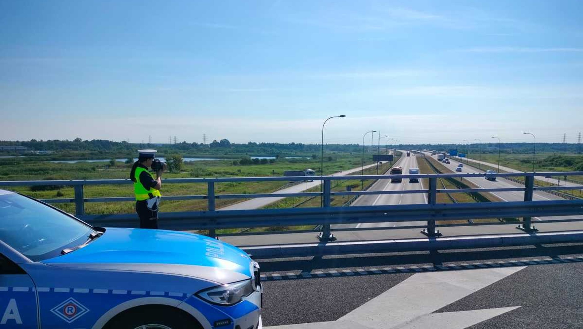 Policjanci ustawili się na wiadukcie. Wszystko mieli, jak na dłoni