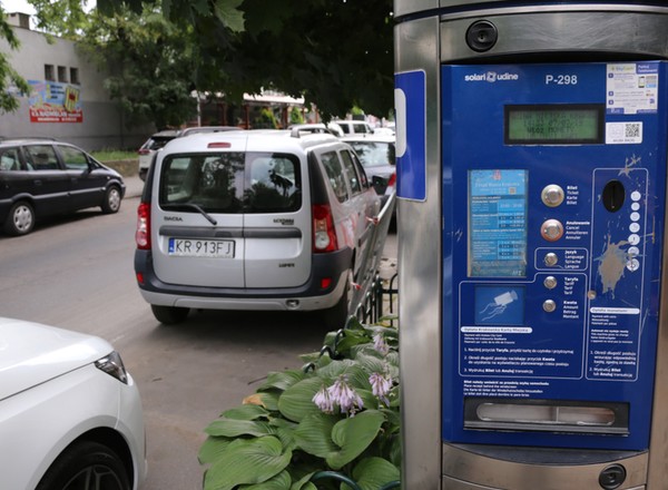 Tak oszukują "na parkowanie". Na jedną z tych 6 metod łatwo się nabrać
