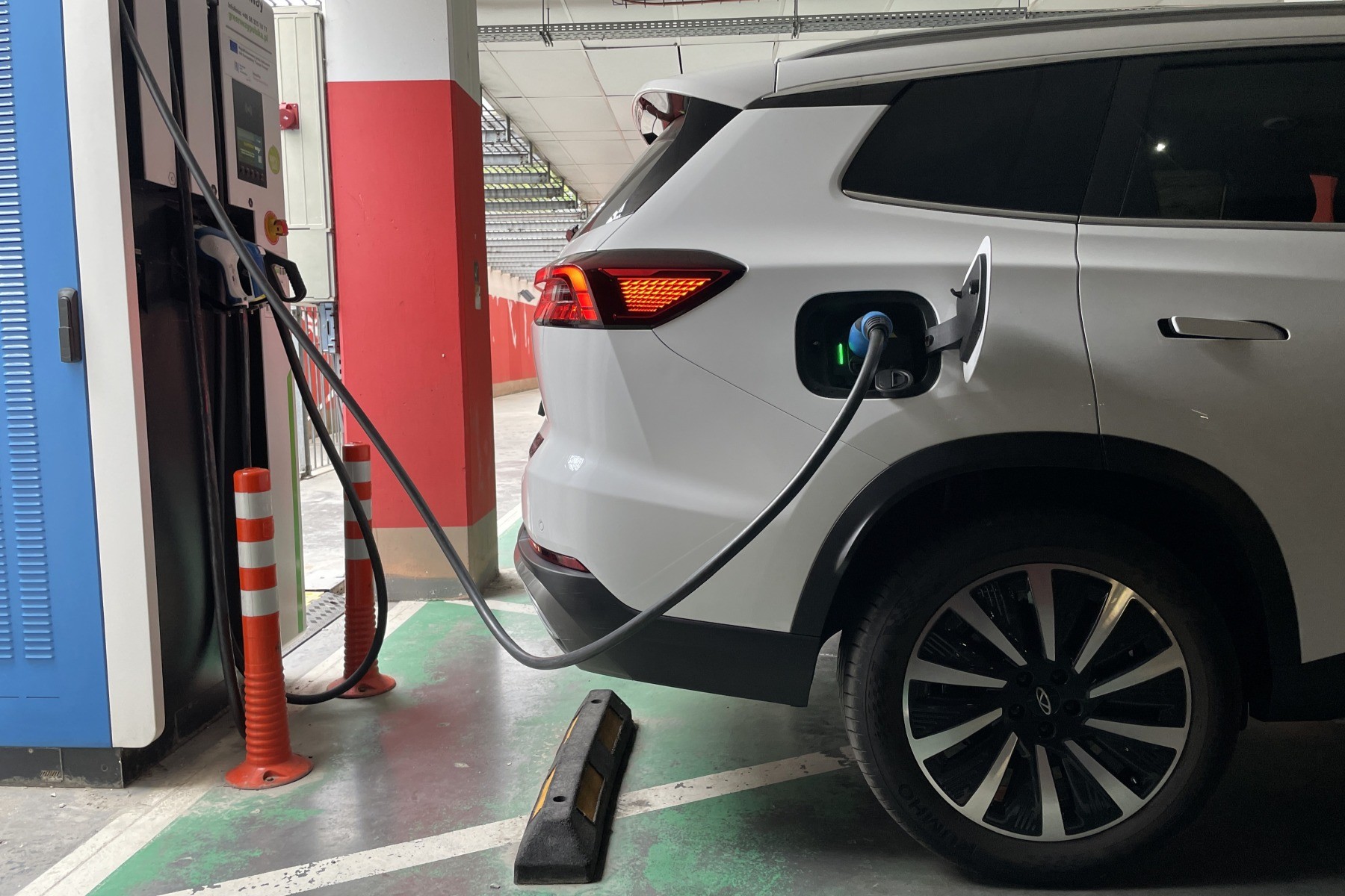 Hybrydy typu plug-in nie znikną z rynku tak łatwo