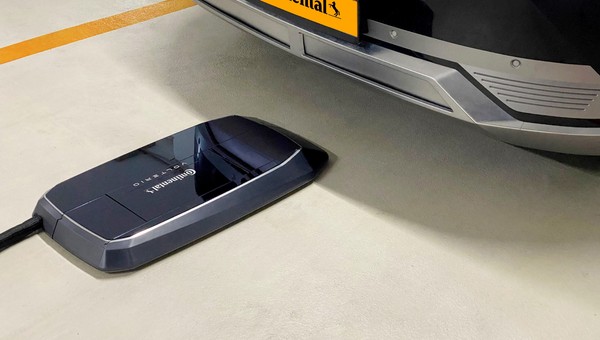 Continental opracuje roboty ładujące do samochodów elektrycznych