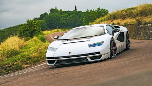 Lamborghini Countach zgubiło ważny element. Producent ogłasza akcję serwisową