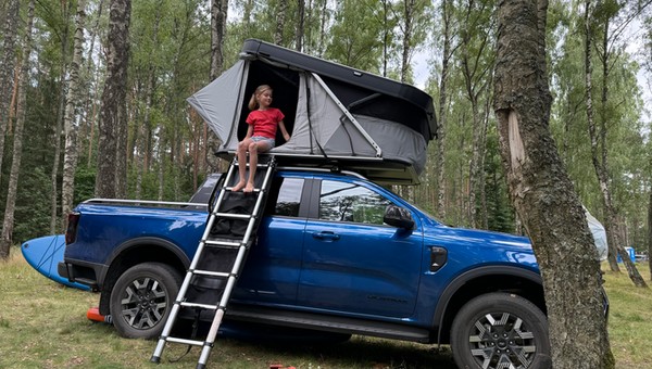Thule Widesky – namiot dachowy premium w sztywnej skorupie