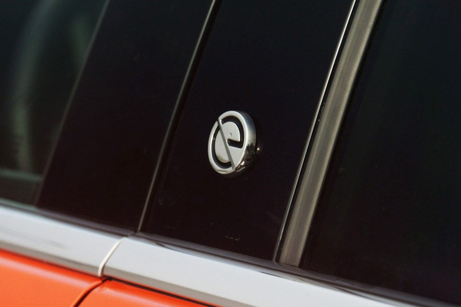 Opel Corsa – elektryk vs. spalinowiec. Który lepszy do miasta?