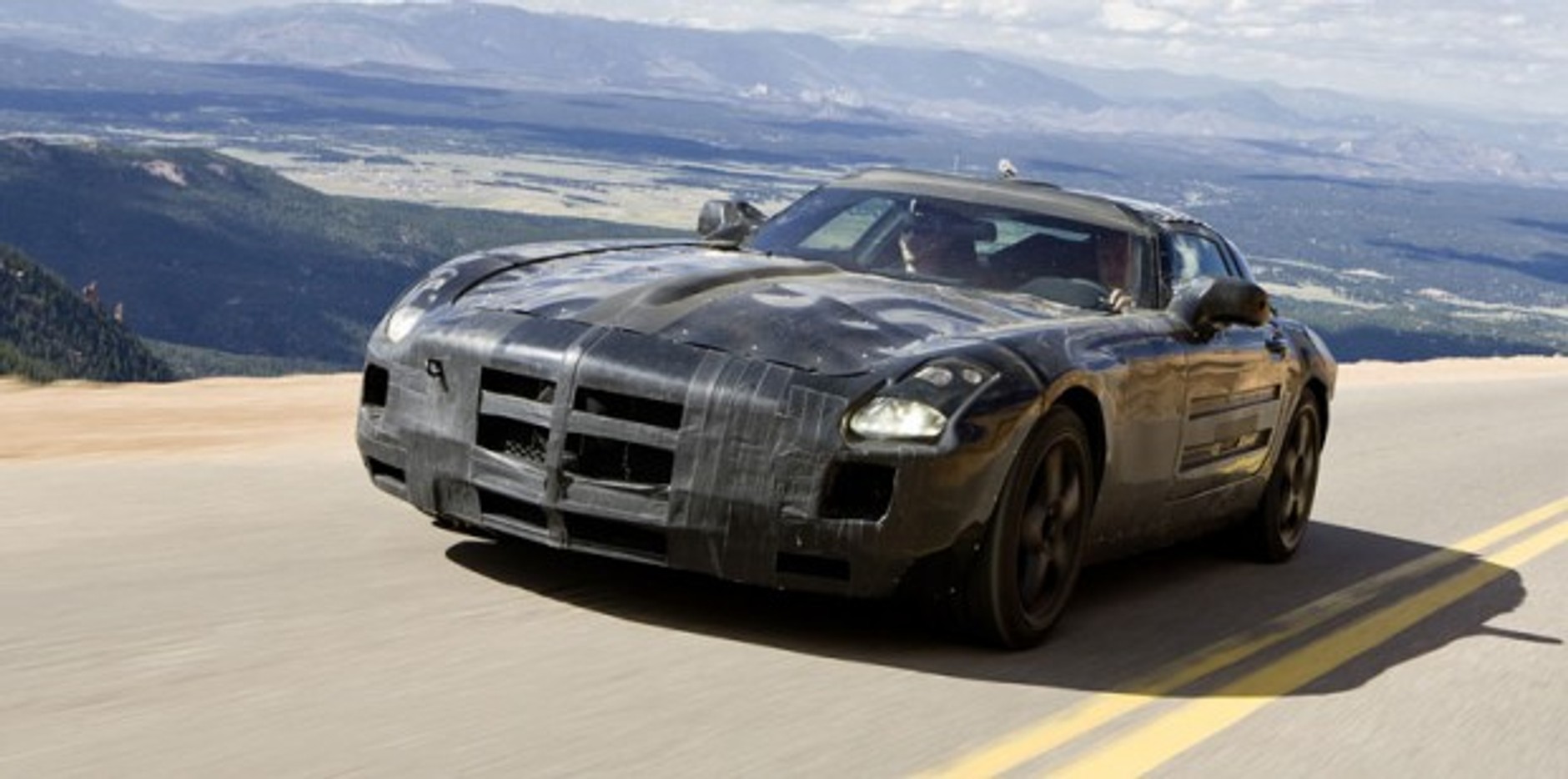 Czy Mercedes-Benz SLS AMG to Dodge Viper?