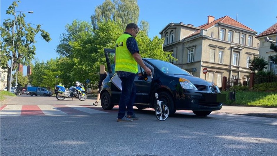Obraz pochodzący z serwisu https://kwidzyn.policja.gov.pl/m18/wiadomosci/133236,Kobieta-potracona-na-przejsciu-kierowcy-zatrzymano-prawo-jazdy.html