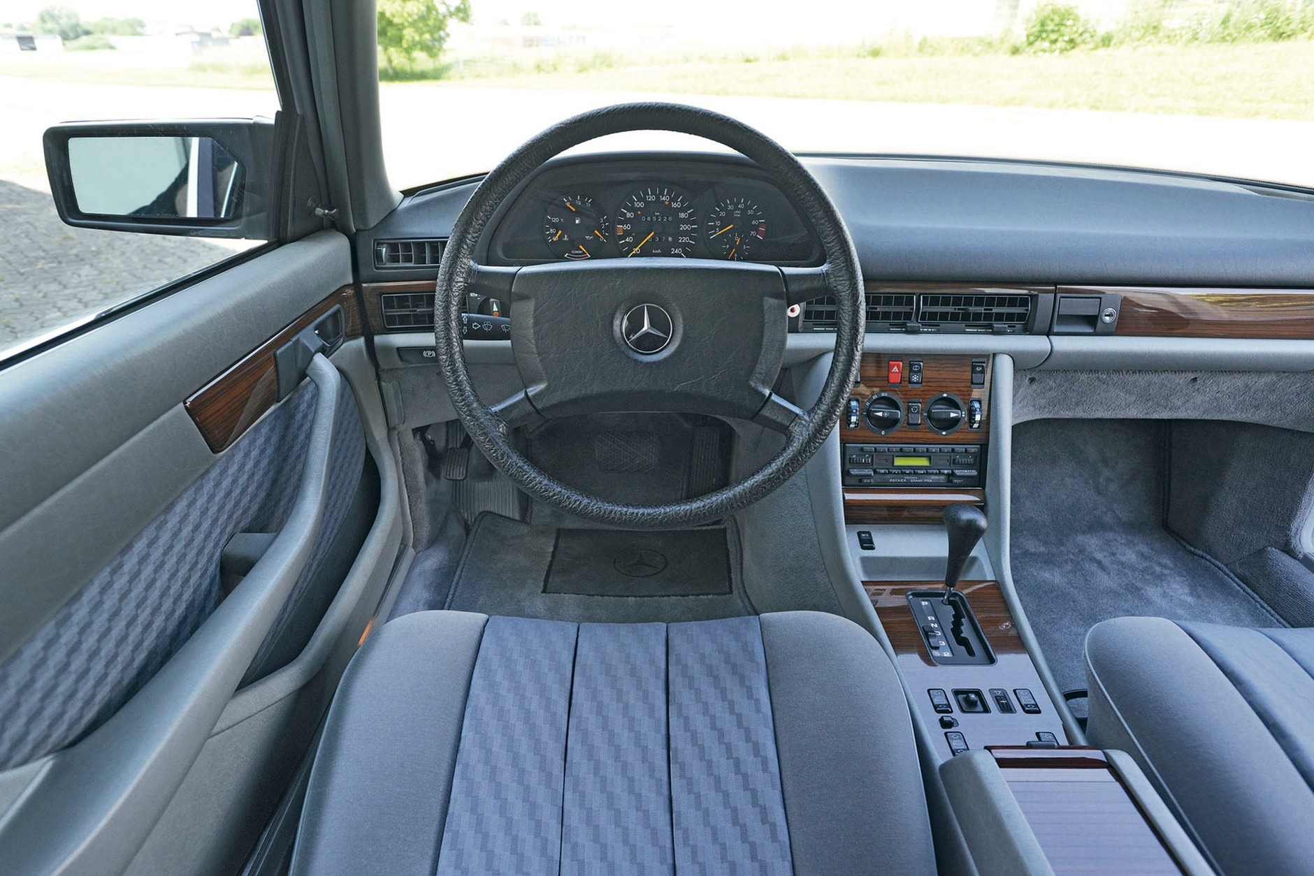 Mercedes W126 - klasa wyższa skrojona na miarę