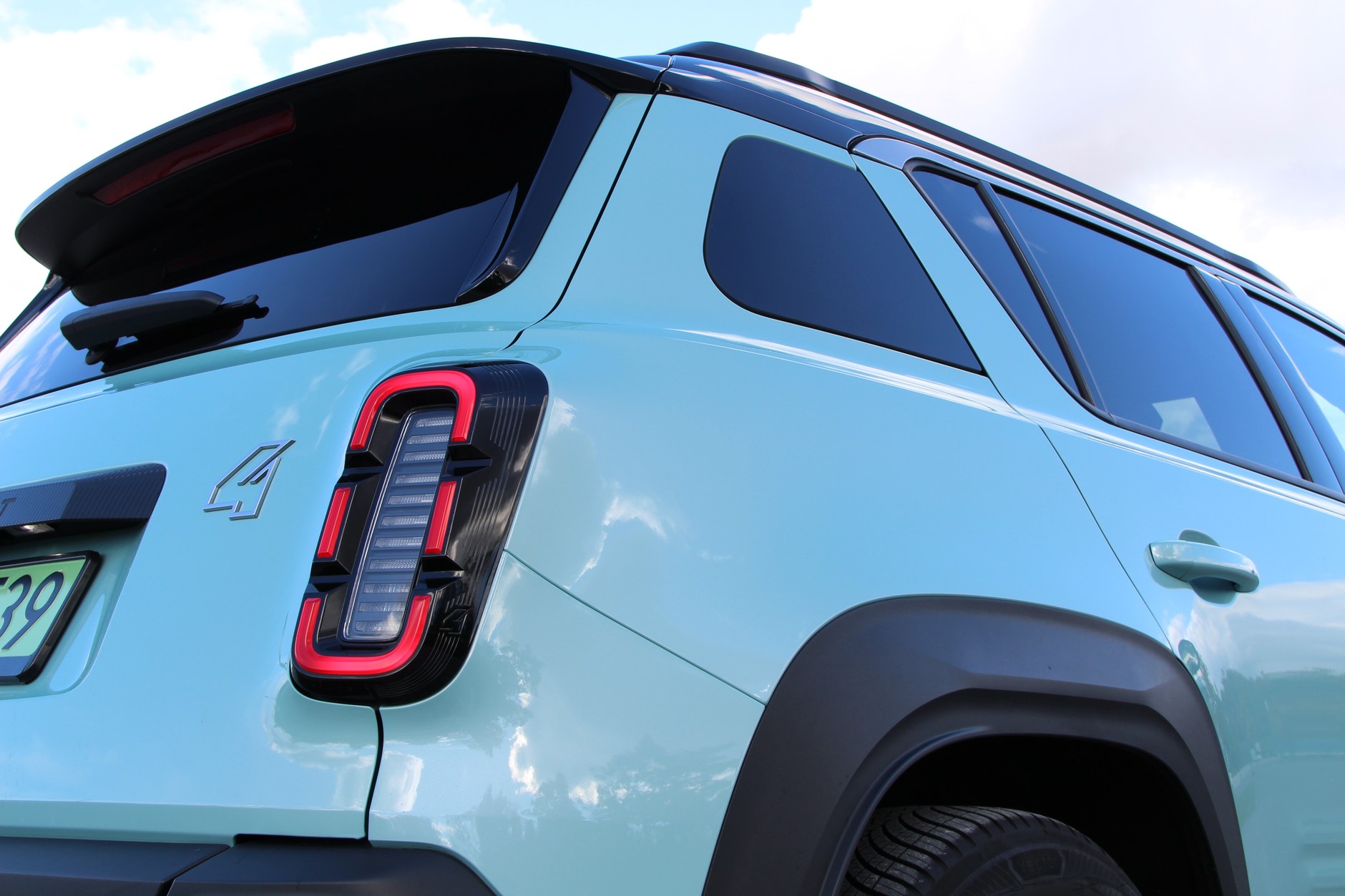 Renault 4 E-Tech Iconic