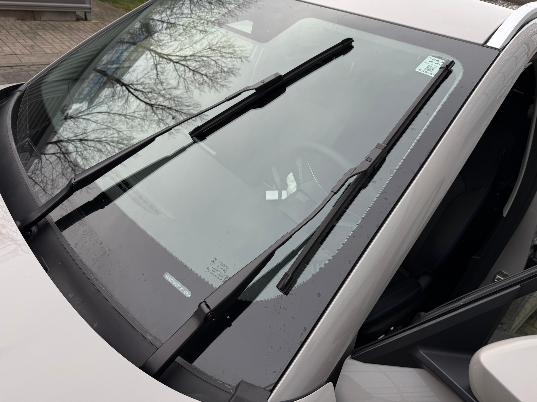 Przednie wyciraczki w trybie serwisowym