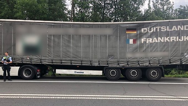 Niemieccy policjanci nie mogli uwierzyć własnym oczom. Ten element mógł się niedługo złamać!
