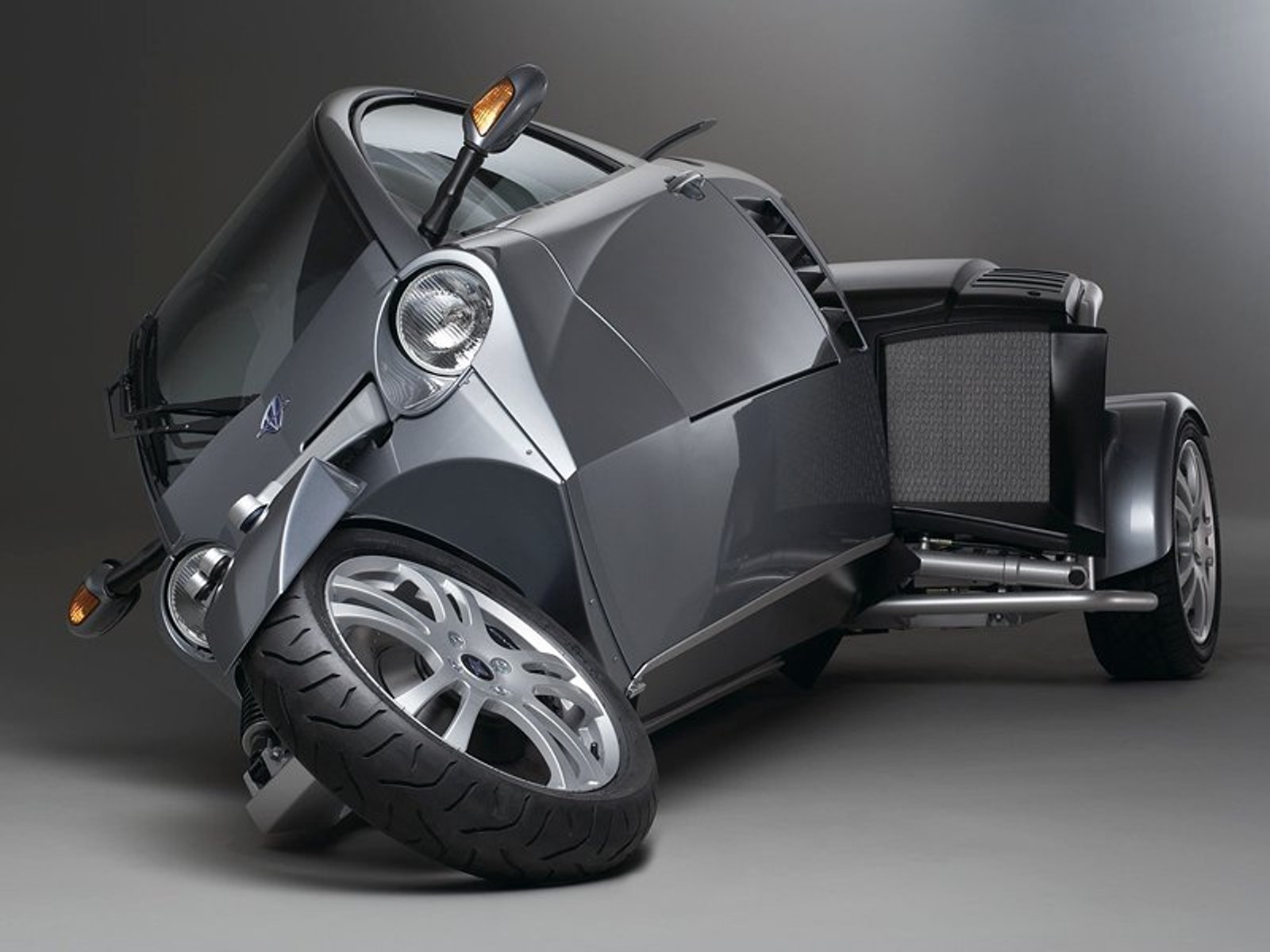 Carver One: zabawny trójkołowiec w Genewie (VIDEO)