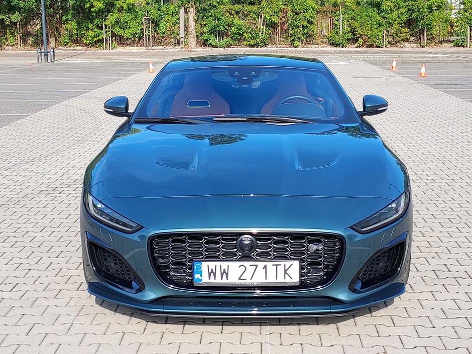 Jaguar F-Type R75