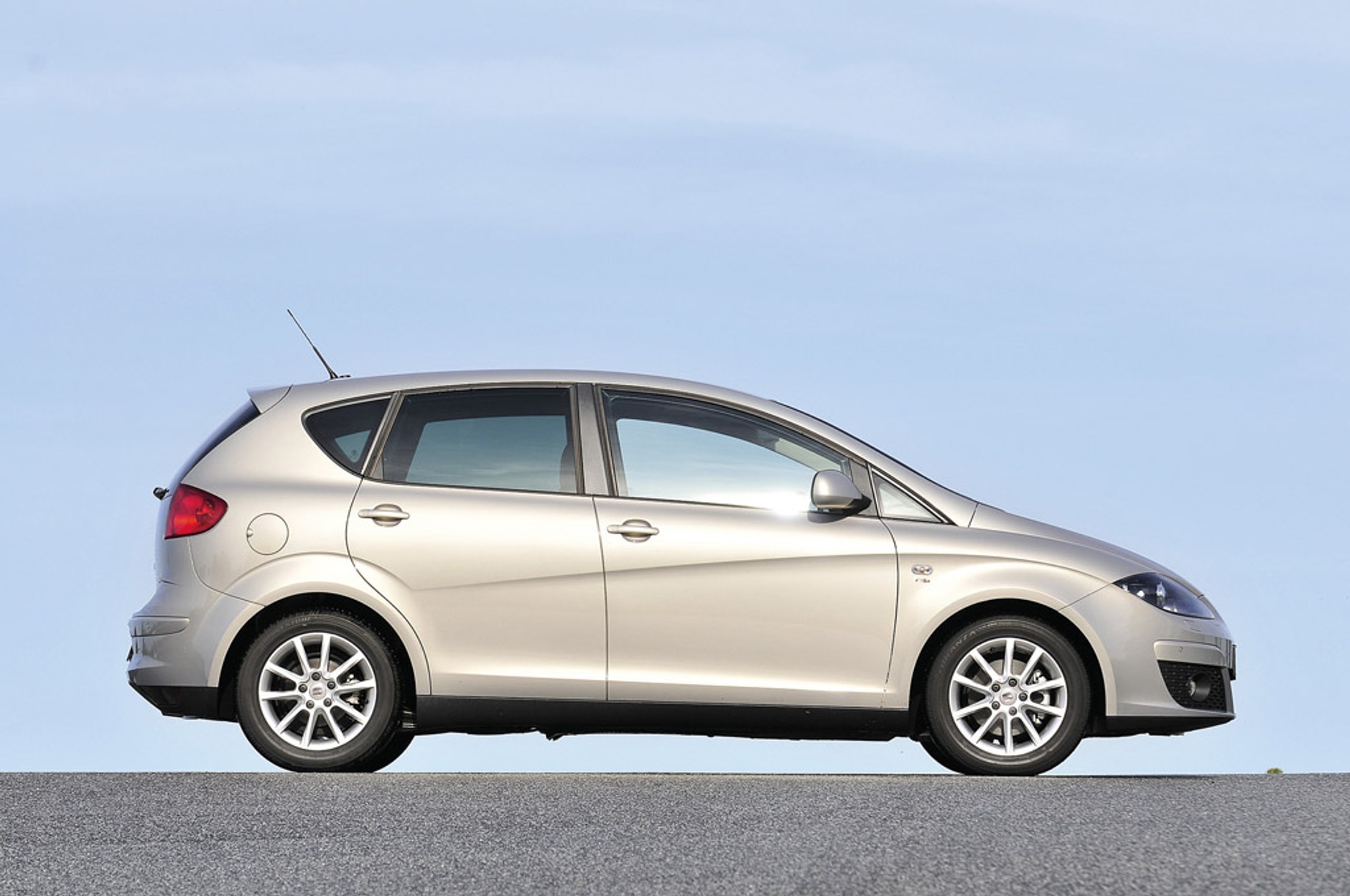 Które auto ma największy rozstaw osi?