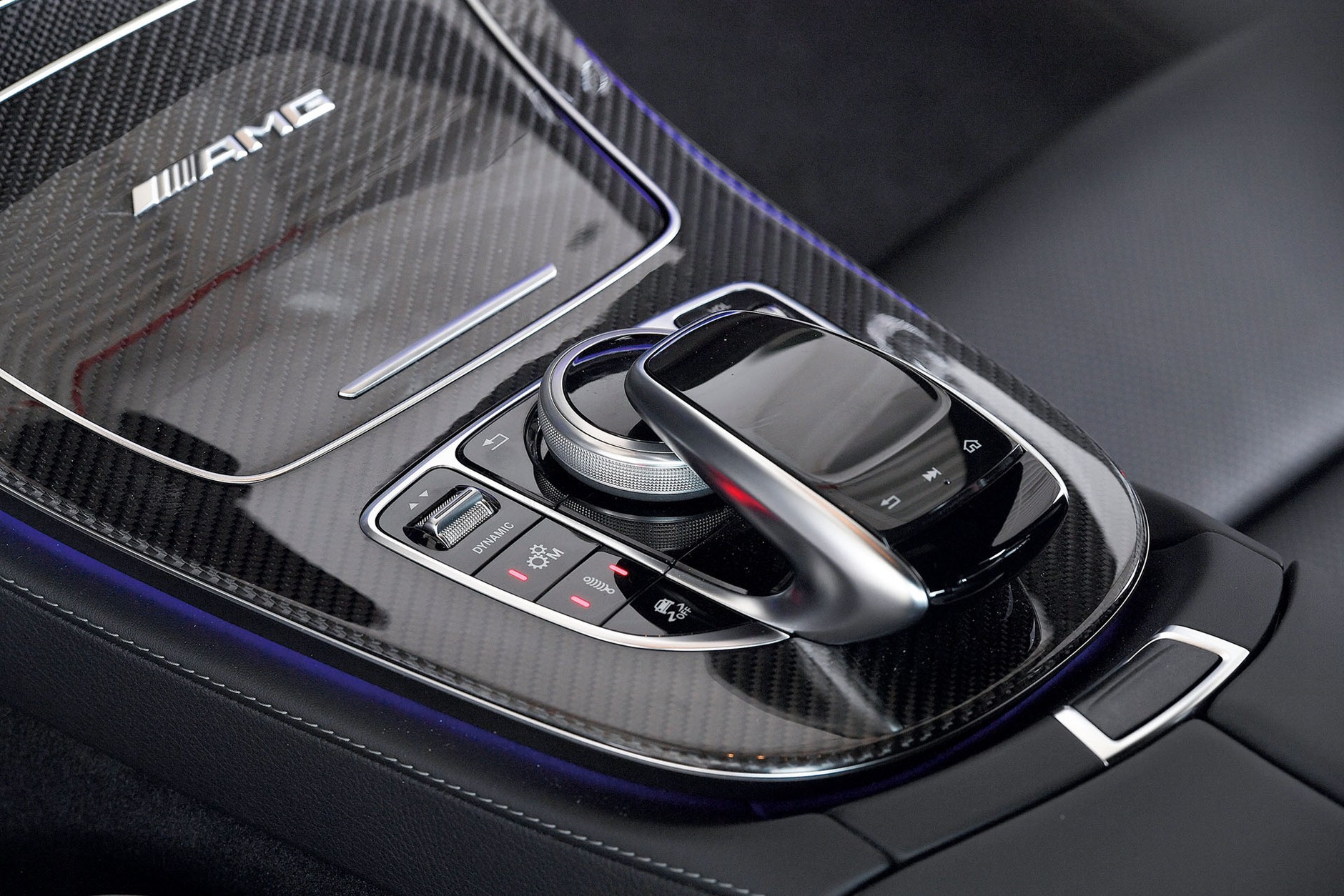 BMW M5 kontra Mercedes-AMG E 63 S+ - pojedynek gigantów