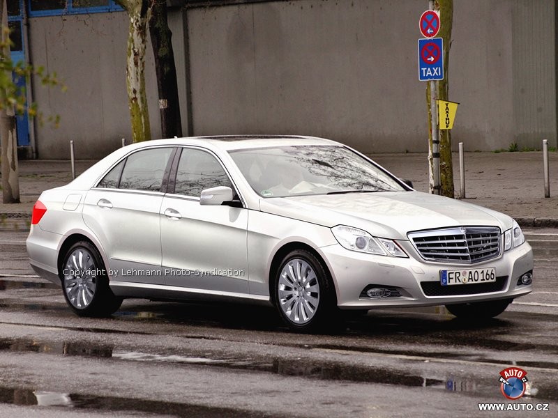 Zdjęcia szpiegowskie: Mercedes-Benz klasy E i coupe CLK – nowe zdjęcia