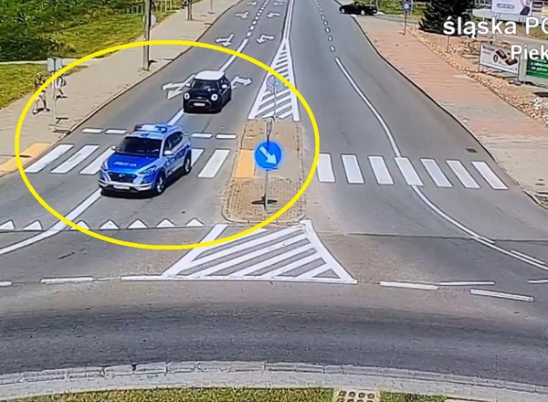 Jechał za policyjnym radiowozem na sygnale. Liczyła się każda minuta [WIDEO]