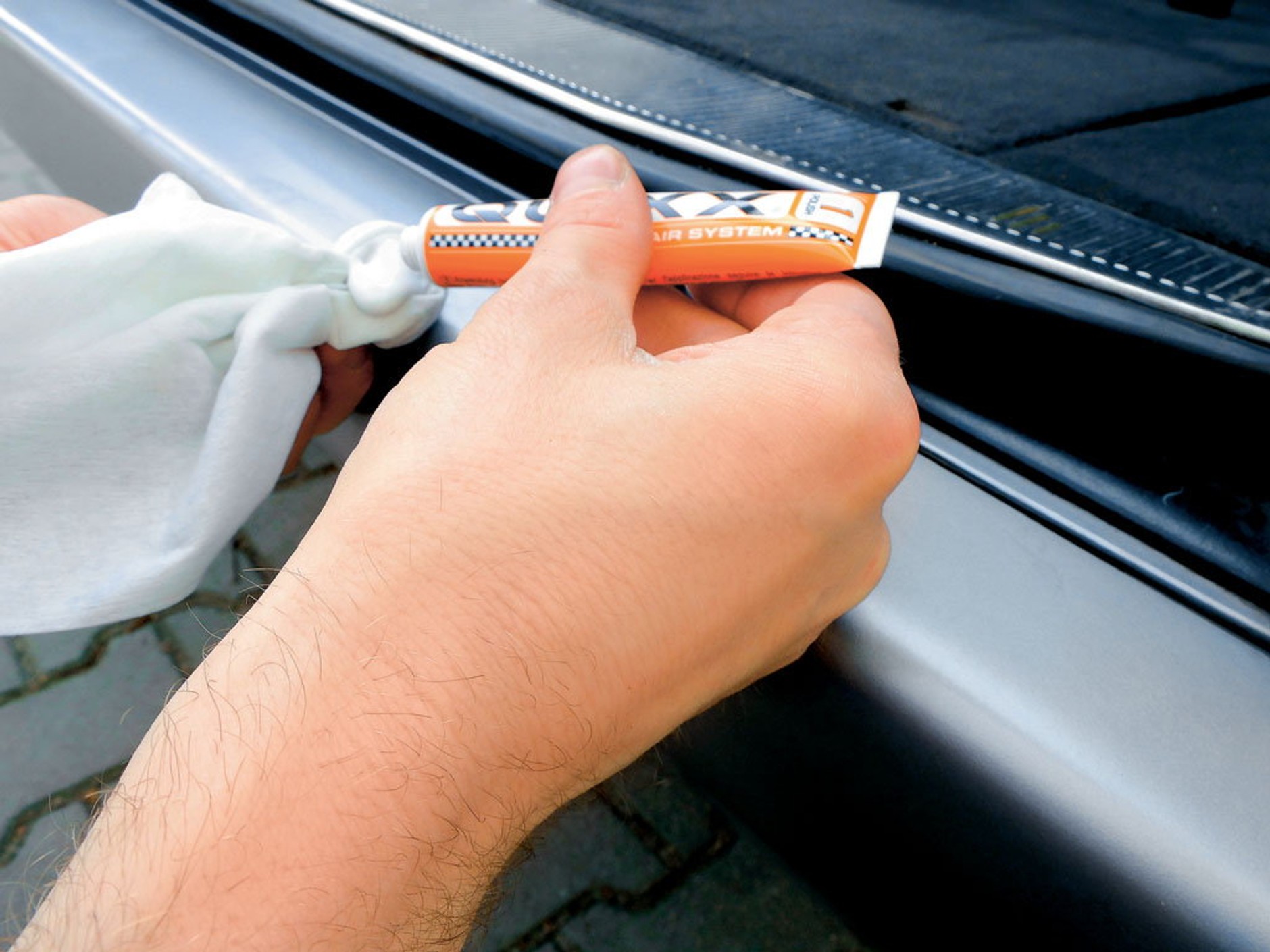 Usuwanie rys na zderzaku