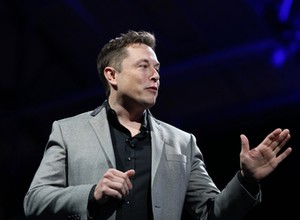 Elon Musk w formie. Miliarder, który chce wysłać nas na Marsa, został Człowiekiem Roku
