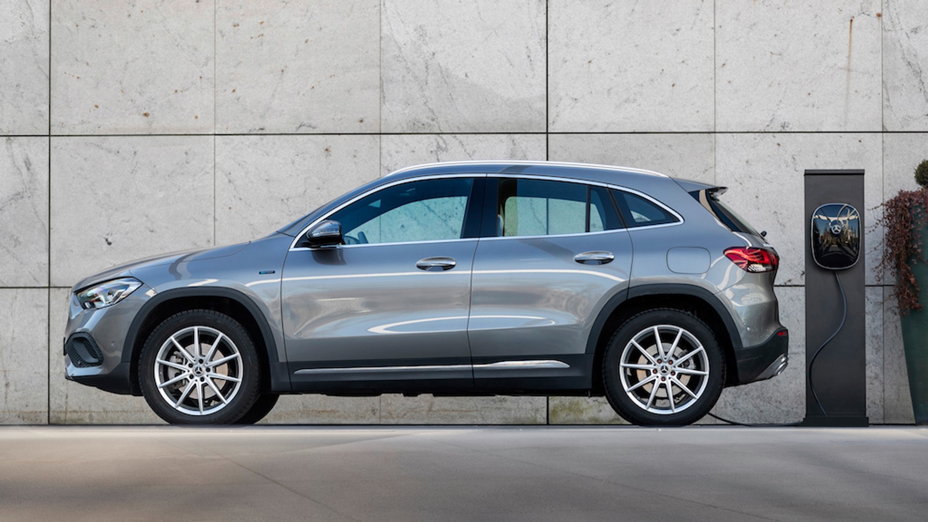 Mercedes – kolejne hybrydowe wersje