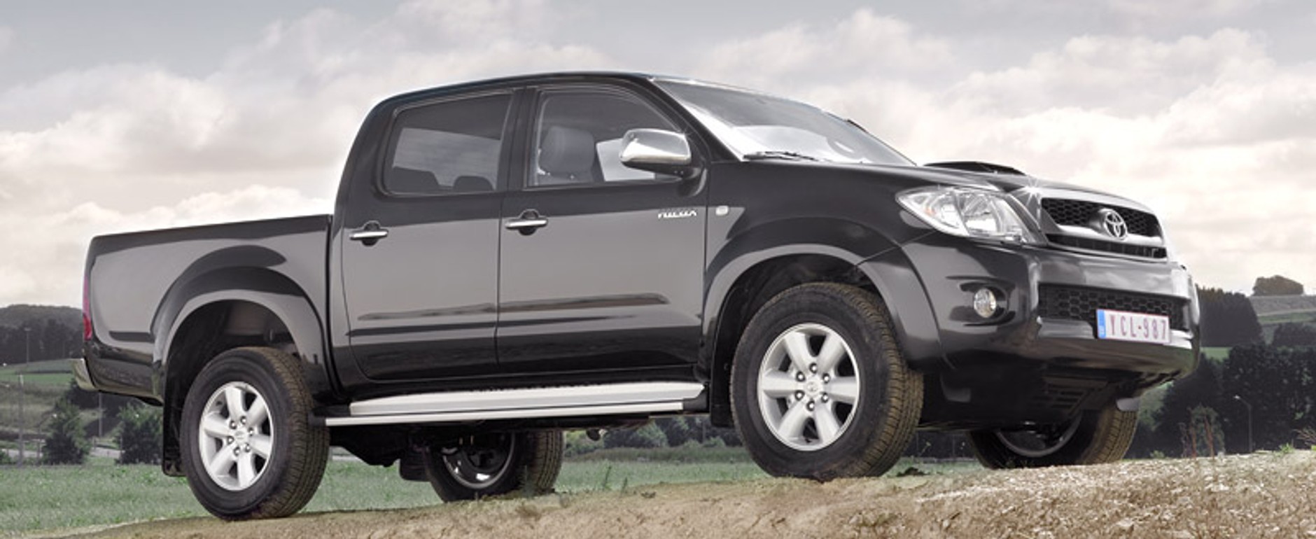 Toyota Hilux: restyling pickupa na nowy rok modelowy