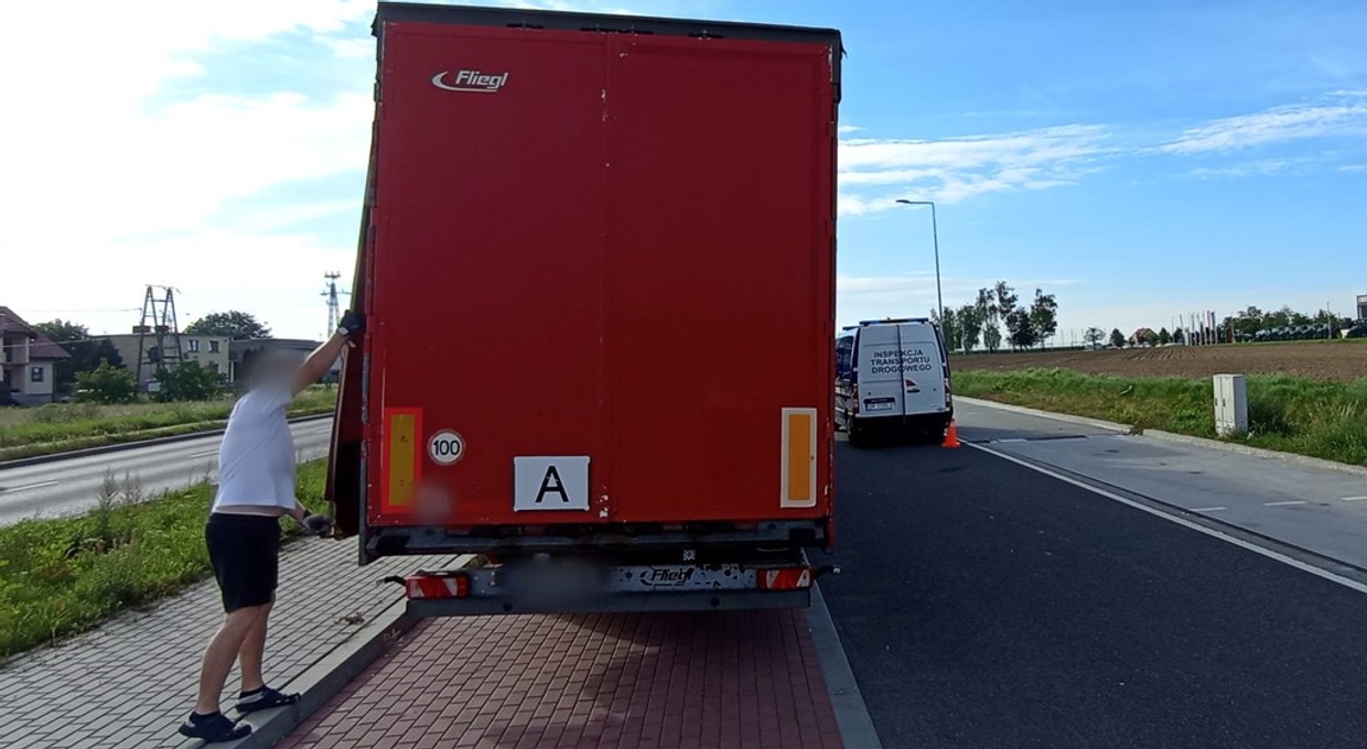 Czeski TIR wiózł nielegalnie śmieci przez Polskę. Ogromne kary