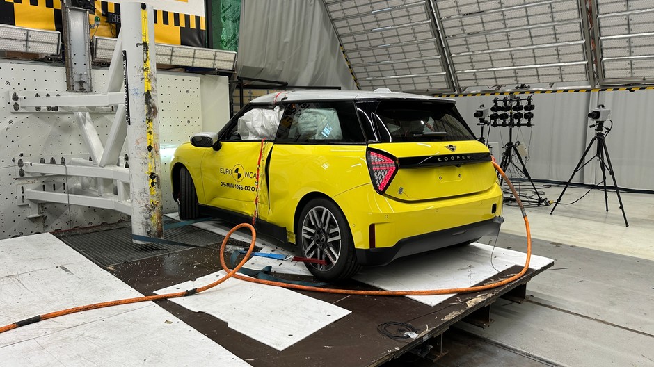 Mini Cooper E. Test zderzeniowy Euro NCAP