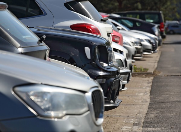 Po tym rozpoznasz doświadczonego kierowcę. Dlatego zawsze parkują tyłem
