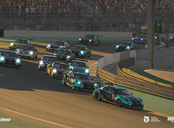 Trzecia runda Porsche Esports Sprint Challenge Poland. Problemy obrońcy tytułu