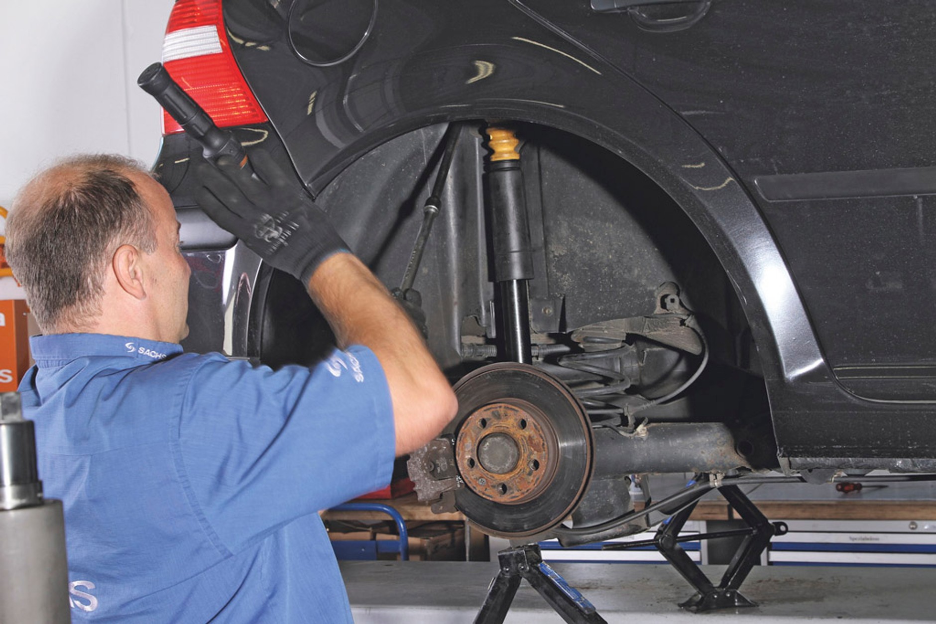 Czym grozi zużycie amortyzatorów?